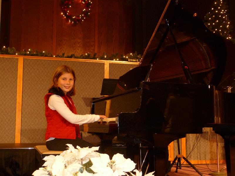 p1040140.jpg - Kayla piano recital