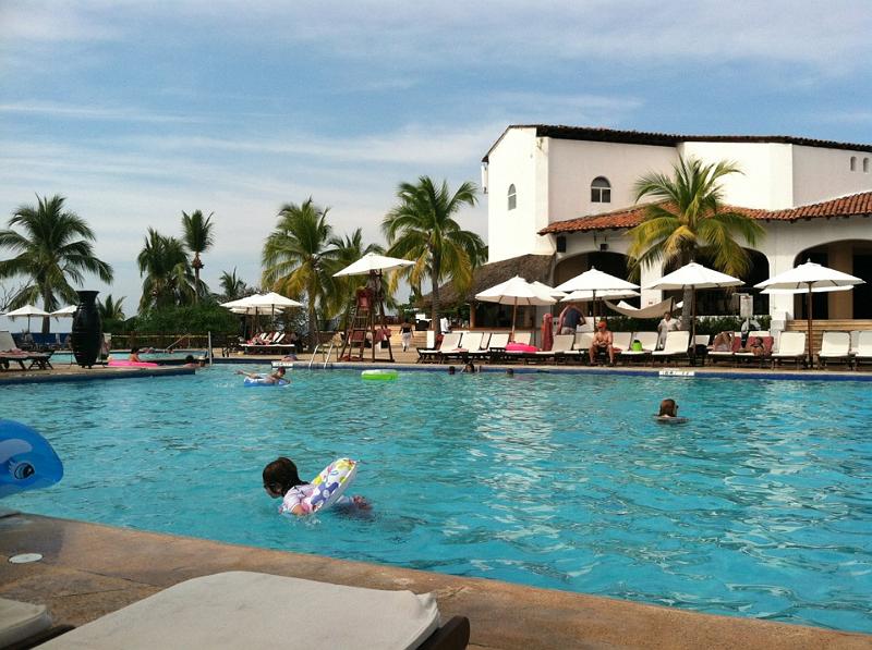 img_1228.jpg - Poolside at Club Med Ixtapa