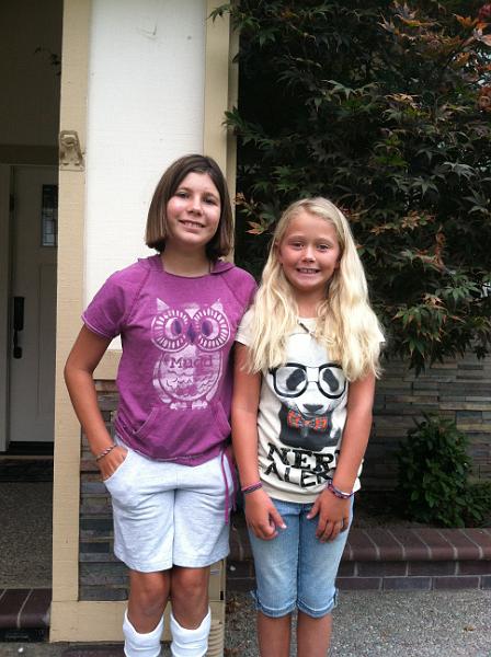 img_1854.jpg - Kayla (sixth grade) and Kinsey (fourth grade) on first day of school