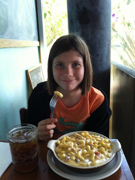 img_3437.jpg - Mac & Cheese and root beer - Kayla is in heaven!